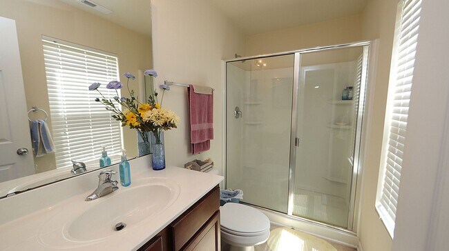 Building Photo - Immaculate Home in Collington Farms