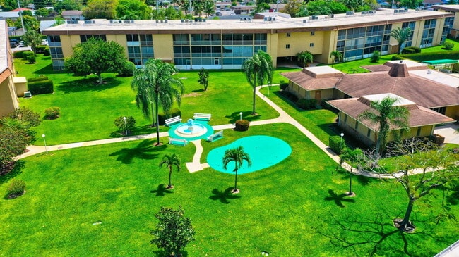 Building Photo - 700 Village Green Ct