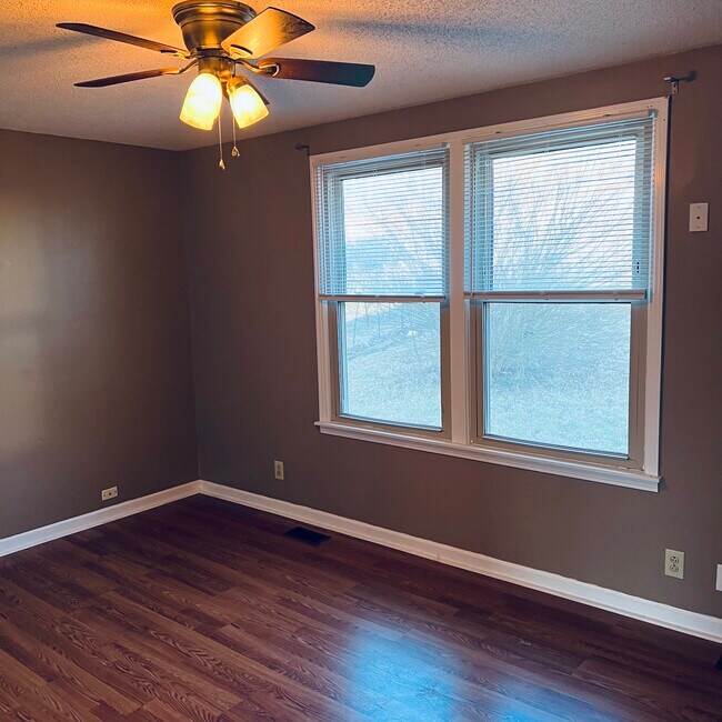 Building Photo - 909 Lucas Ln