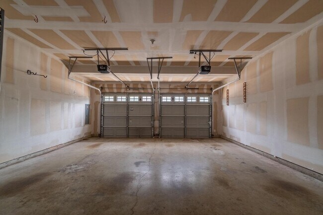 Building Photo - 2731 Olympic Park Dr