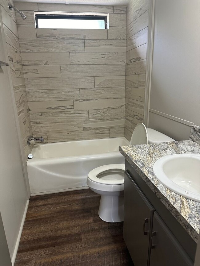 Building Photo - 103 Davis Rd E