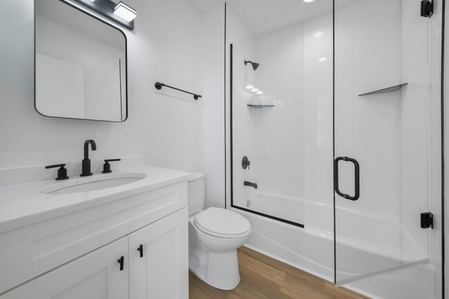 Building Photo - 824 N Maplewood Ave