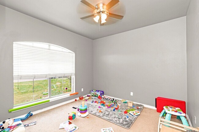 Building Photo - 23592 Country Manor Ave