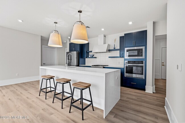 Building Photo - 218 3rd Ave