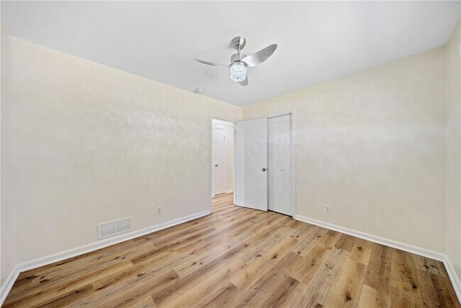 Building Photo - 1467 Thompson Pl