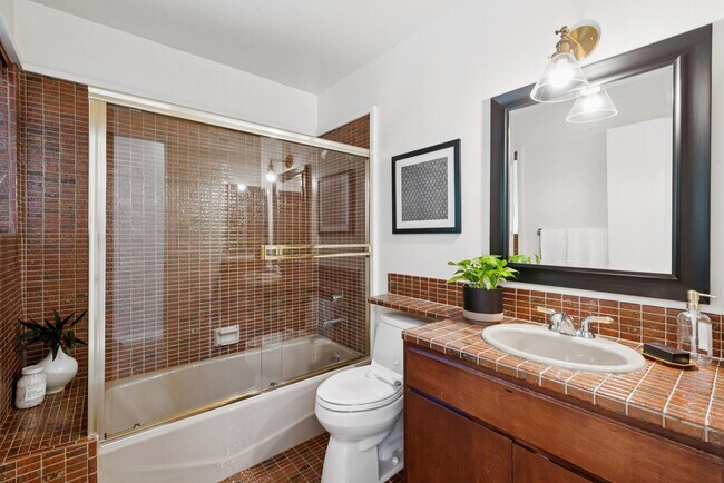 Building Photo - 2861 Chelsea Dr