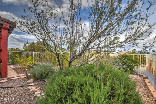 Building Photo - 16518 Lost Arrow Dr