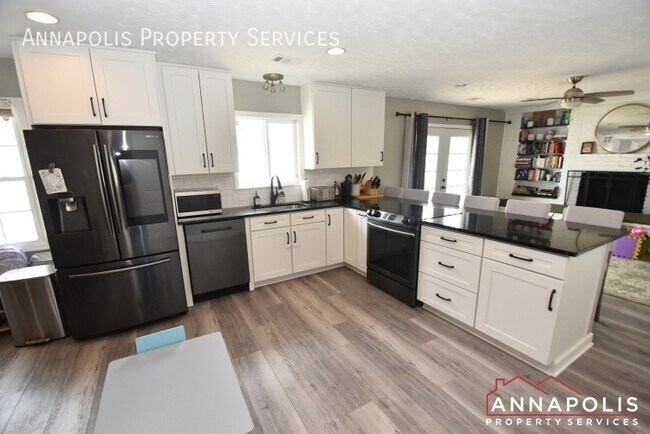 Building Photo - 2500 Symphony Ln