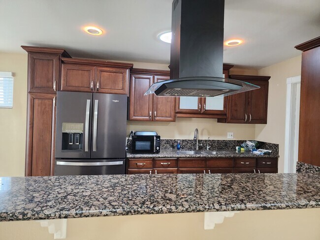 Building Photo - 504 Carlsbad St