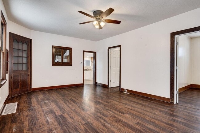 Building Photo - Charming 3 bed/1 bath home in La Crosse