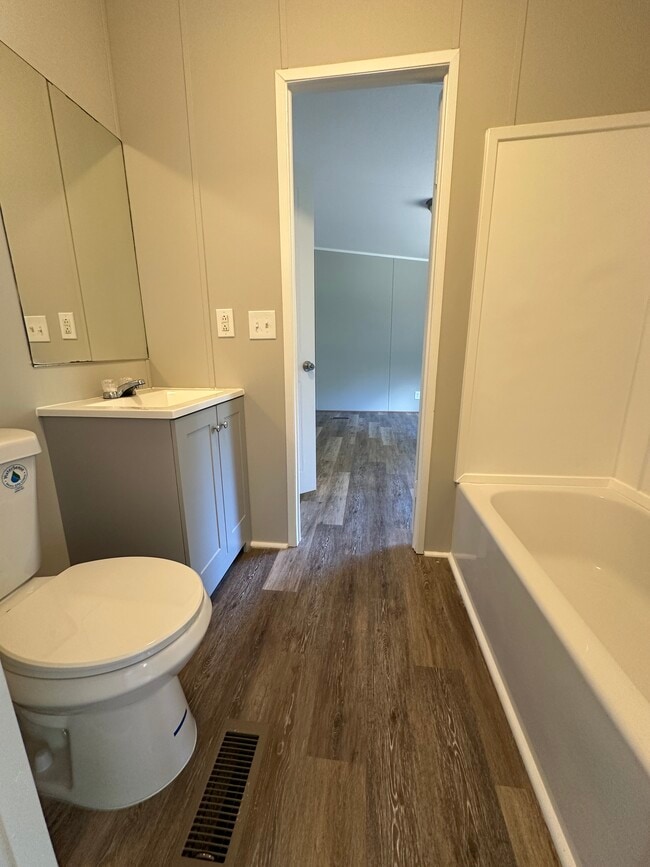 Building Photo - 319 Bridgeview Dr