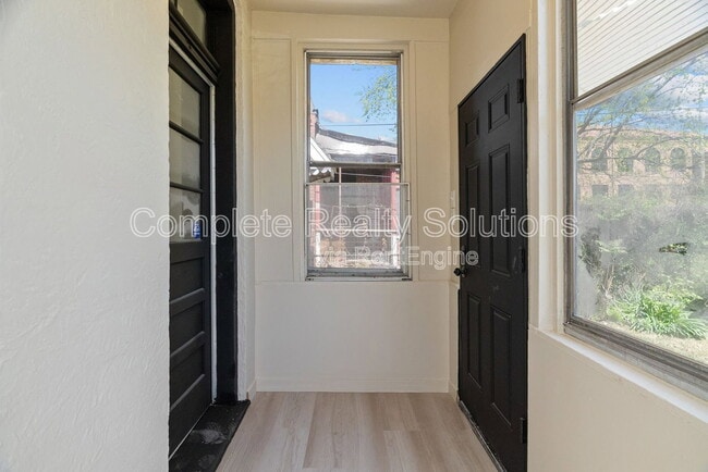 Building Photo - 4038 California Ave