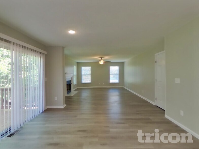 Building Photo - 2536 Bayview Dr