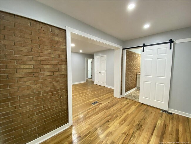 Building Photo - 290 Lemont Dr