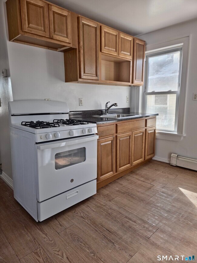 Building Photo - 233 Monroe St