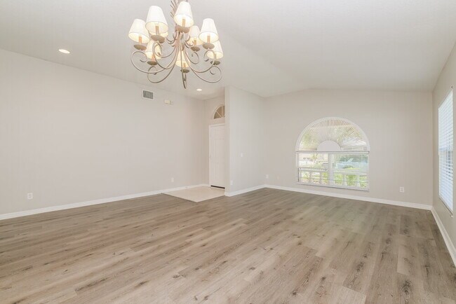 Building Photo - 7602 Citrus Blossom Dr