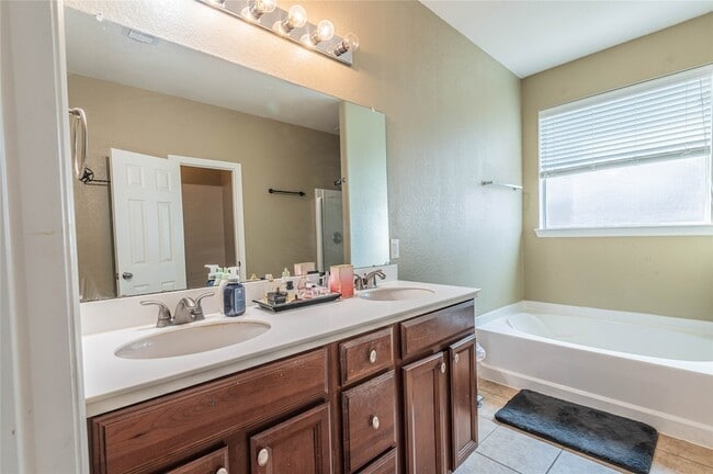 Building Photo - 307 Autumn Creek Ln