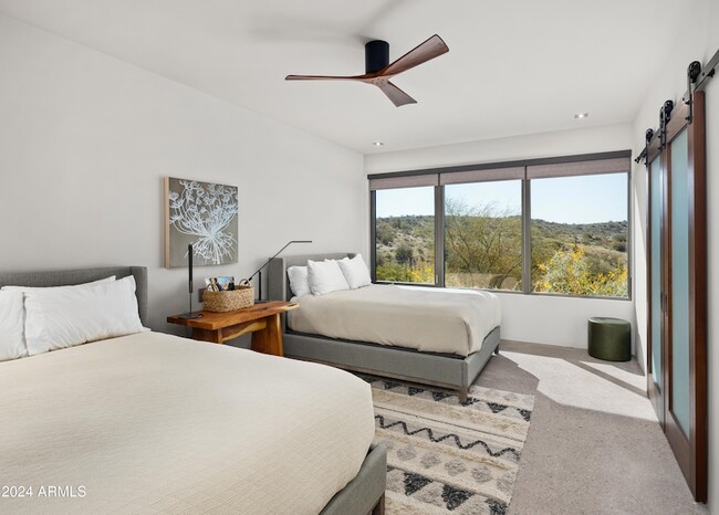 Building Photo - 15212 N Sandy Blf Rd