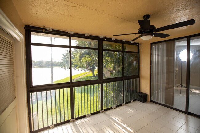 Building Photo - 2738 Carambola Cir S