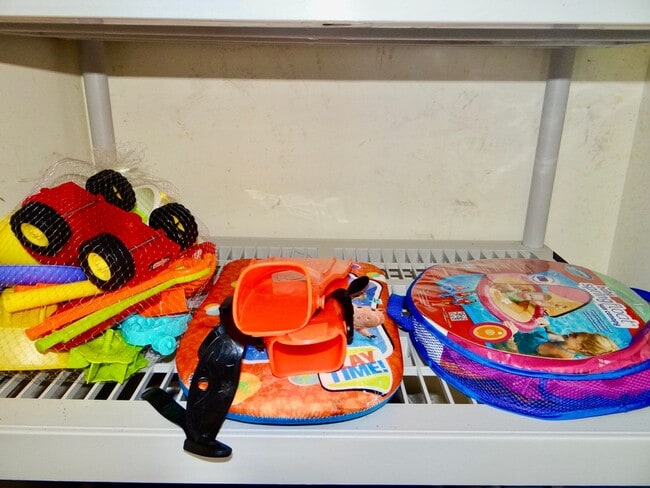 Building Photo - Cross gate Villas (Clean, Updated, Furnished, Medium Term Rental w/Huge Screened Porch Overlookin...