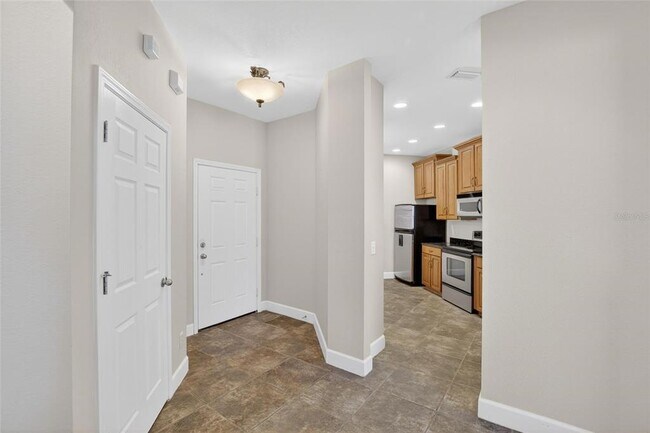 Building Photo - 210 Shell Falls Dr