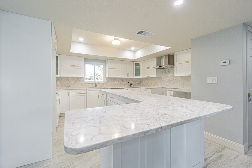 Building Photo - 6370 Conniewood Sq