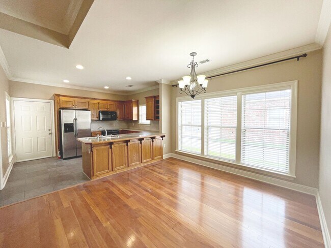 Building Photo - 10362 Hillmont Ave