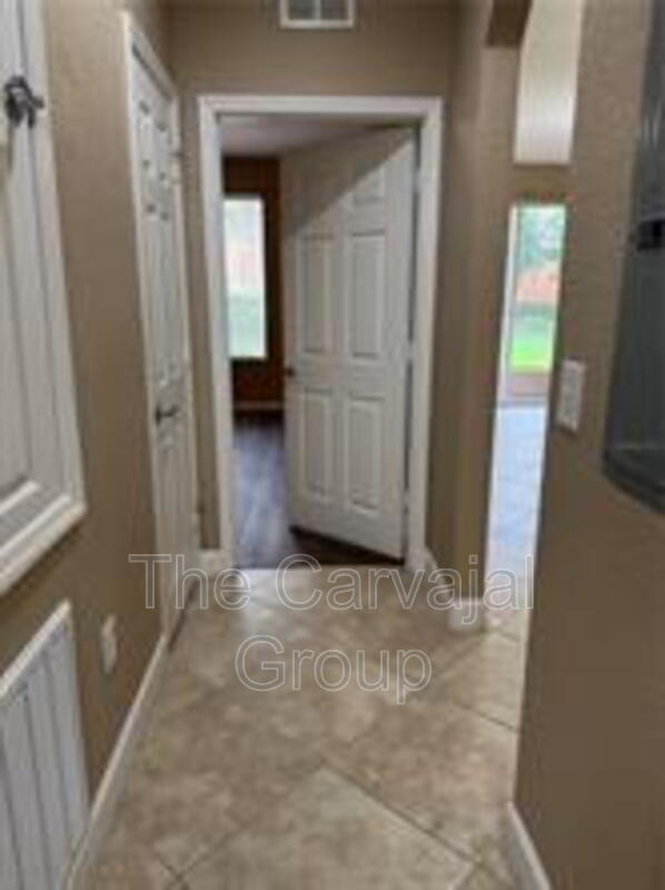 Building Photo - 6335 Contessa Dr