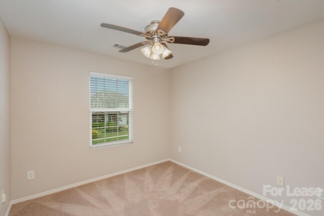 Building Photo - 6442 Ridgeview Commons Dr