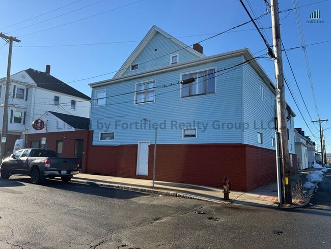 Building Photo - 297 Lindsey St