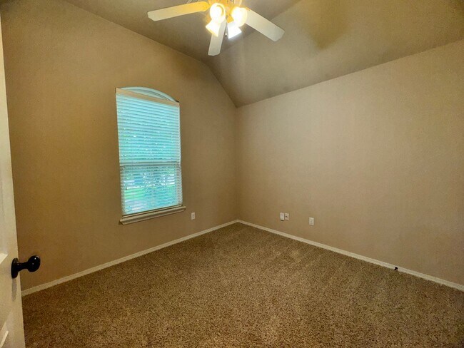 Building Photo - 3 Bed 2 Bath in Edmond!