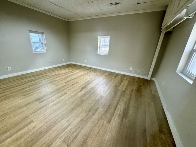 Building Photo - 208 Wilson St