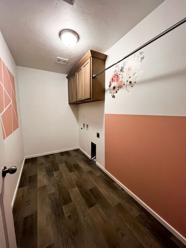 Building Photo - 645 E 35th Ave