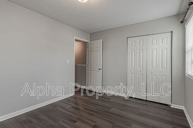 Building Photo - 105 Brushy Hollow Ln