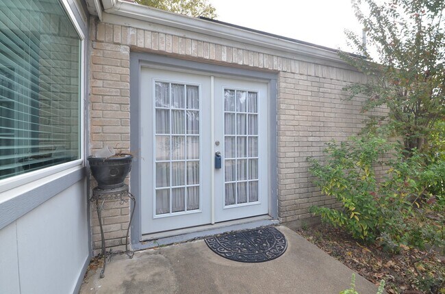 Building Photo - 13102 Richmond Ave.