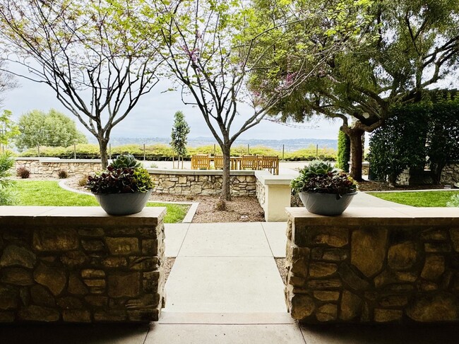 Building Photo - $3995.00 / 1600 sq.ft - 3 bdrm/2.5 bth Van...