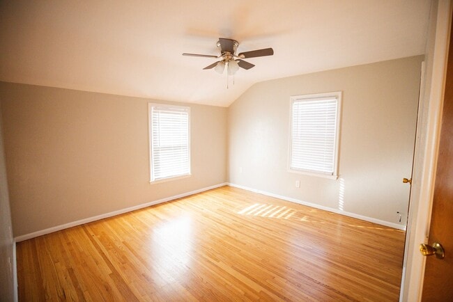 Building Photo - Beautiful, functional, and clean three bed...