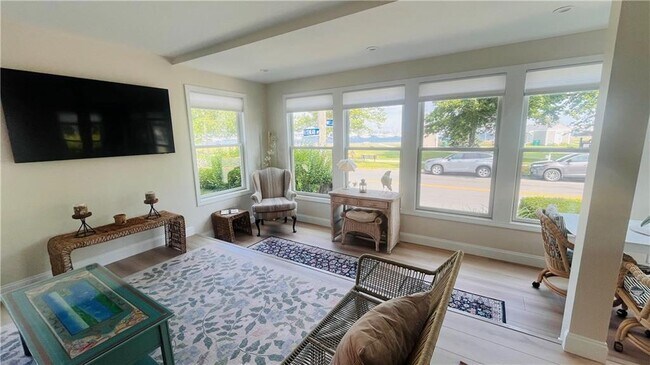 Building Photo - 115 Wellington Ave