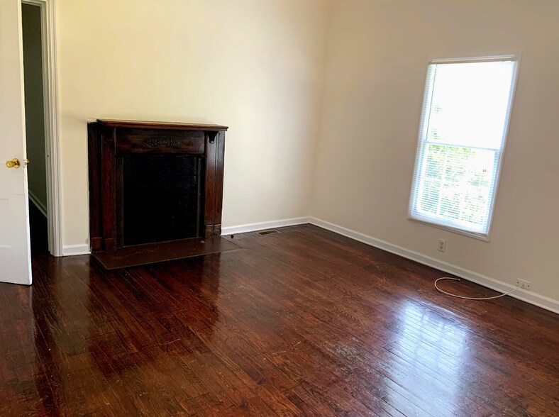 Building Photo - 216 N Gilmer St