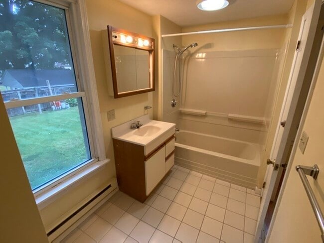 Building Photo - 57 Chestnut St