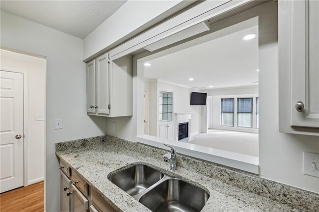Building Photo - 24308 Plantation Dr NE