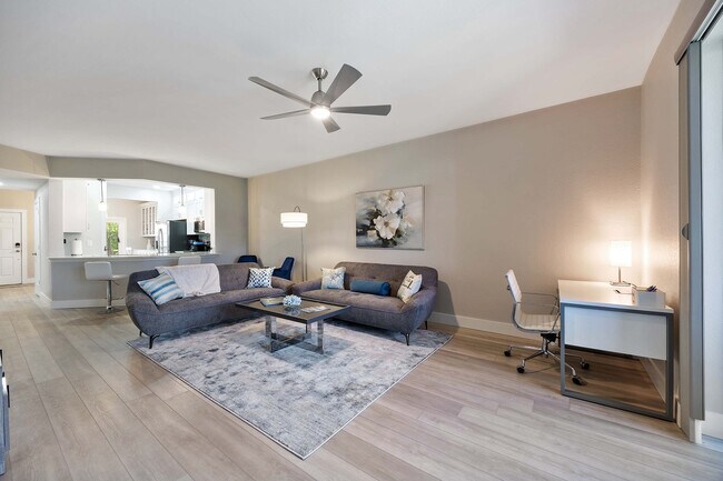 Building Photo - 886 Tanbark Dr