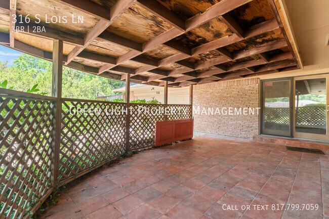 Building Photo - 316 S Lois Ln