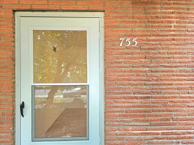 Building Photo - 755 19th St