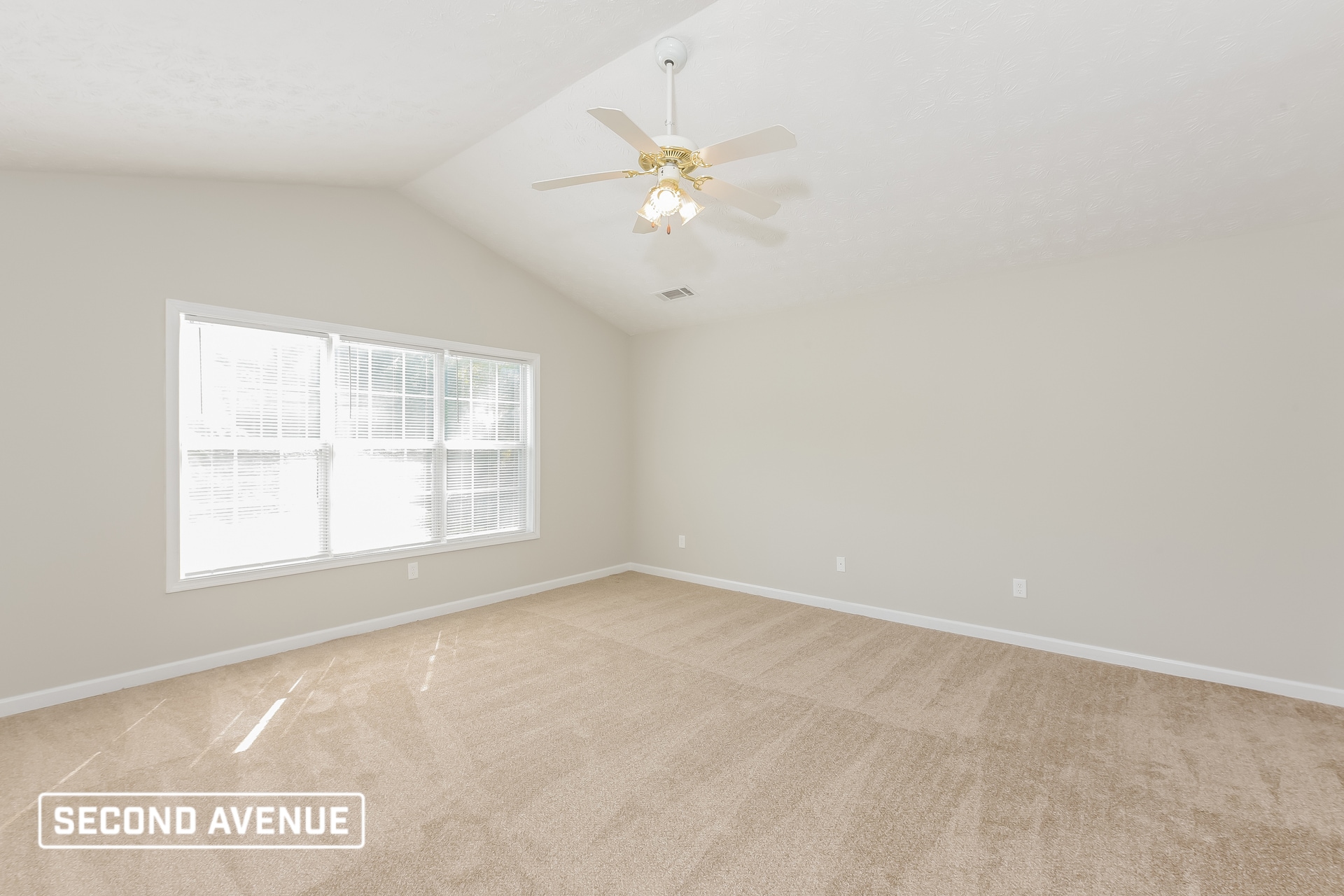 Building Photo - 2725 Lenora Springs Dr