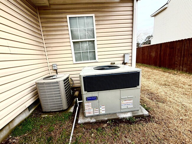 Building Photo - **4bed near MIL base- GRANITE/STAINLESS STEEL Appliances~ Roomates welcome!