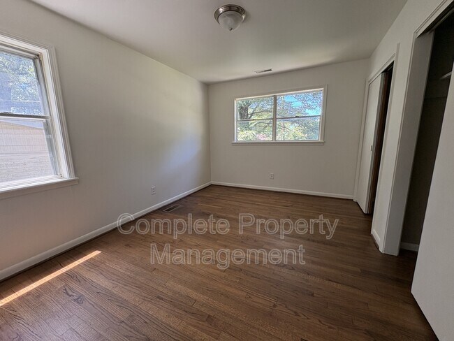 Building Photo - 1221 Carol Cir