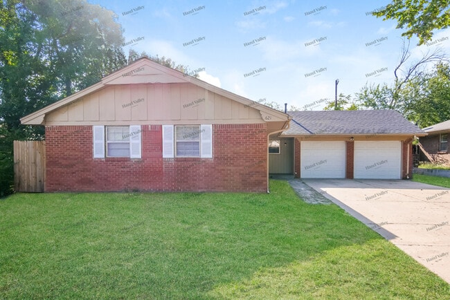 Primary Photo - 621 Juniper Ave