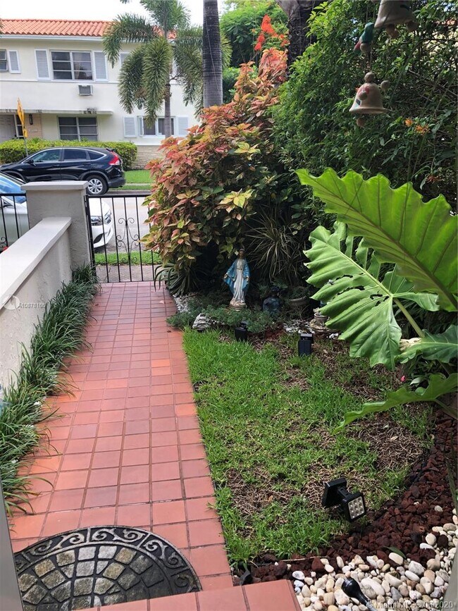 Building Photo - 248  Majorca Ave 248 Coral Gables Fl 33134