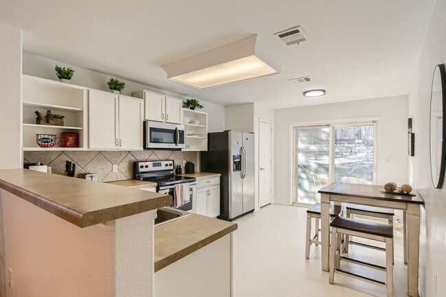 Building Photo - Fully Furnished 3 Bedroom near Greenbelt in Southeast Austin- Easy Access to 35!